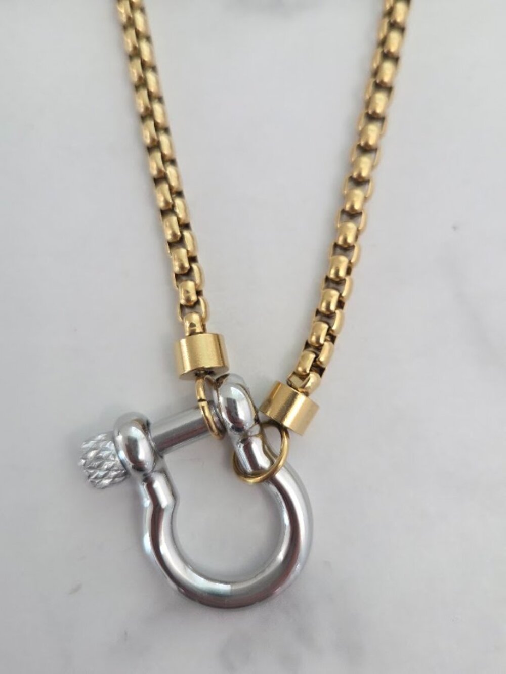 Stainless Steel Two Tone Horseshoe Shackle Clasp Box Chain Pendant Necklace - Picture 5 of 14